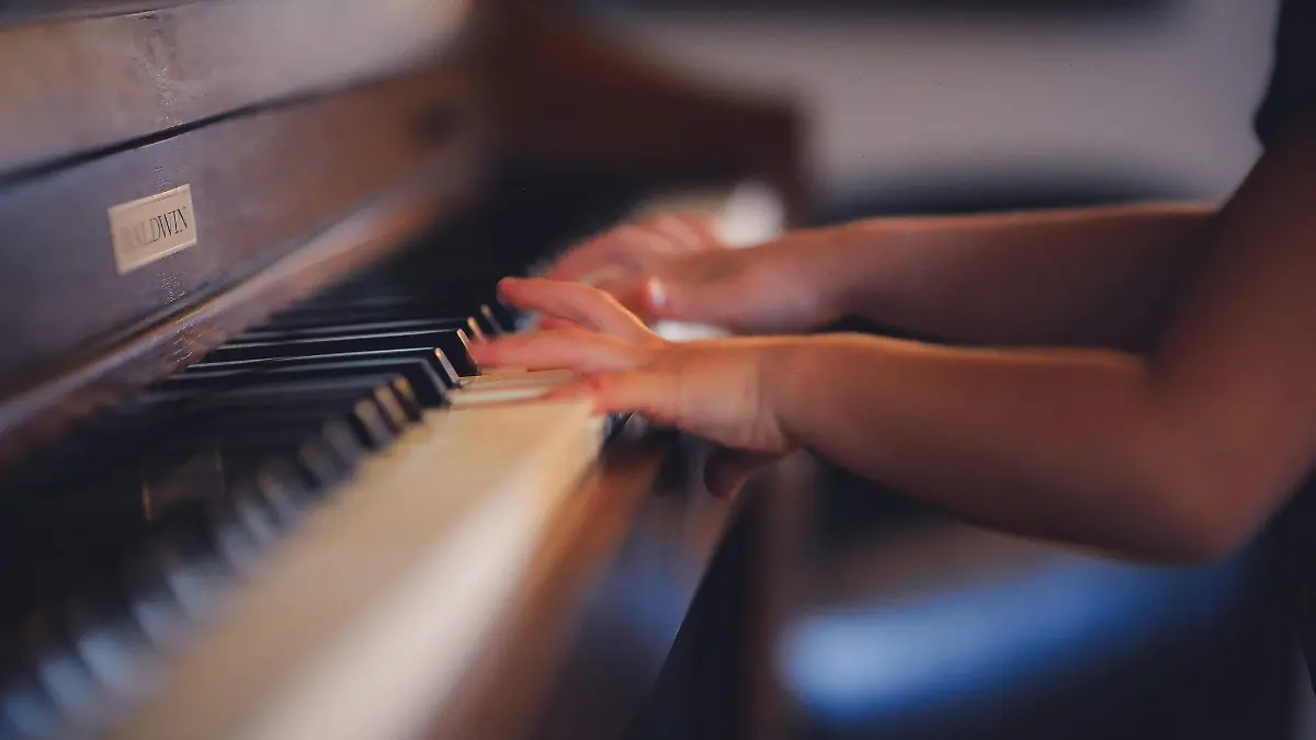 Piano, Clark Young, Unsplash